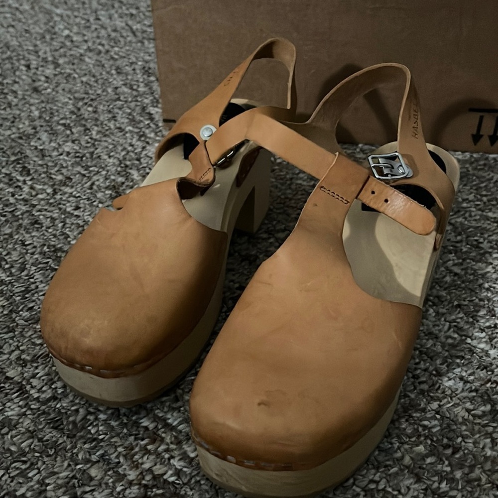 Hasbeens tan colored clogs.   Cute! But reposhing!! Never worn by me.